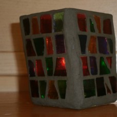 Stekleni mozaik: posodica za čajno svečko