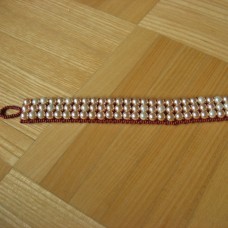 Zapestnica - marelične perle na rjavi mreži