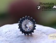 Šivan prstan iz perlic s kristalom Swarovski v beli barvi