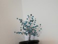 Wire tree z perlami modrih odtenkov