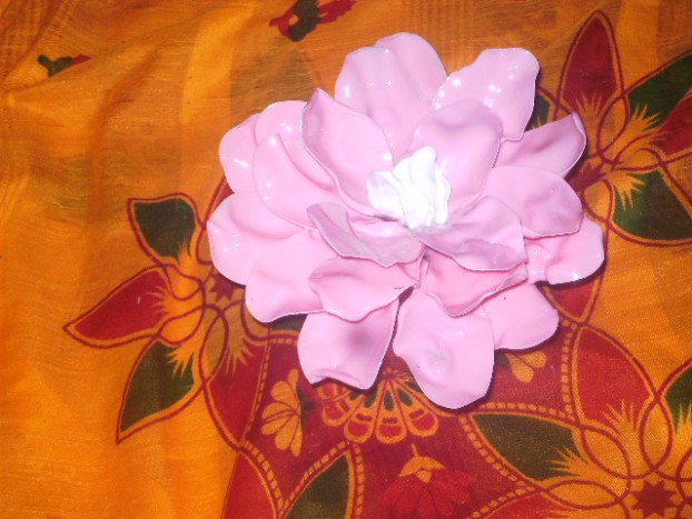 lotosov cvet iz plastič.žličk - 