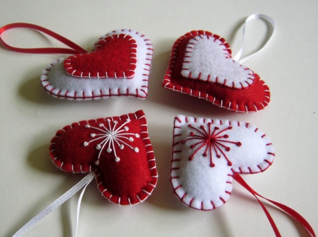 Božični okraski - rdeče beli srčki - 