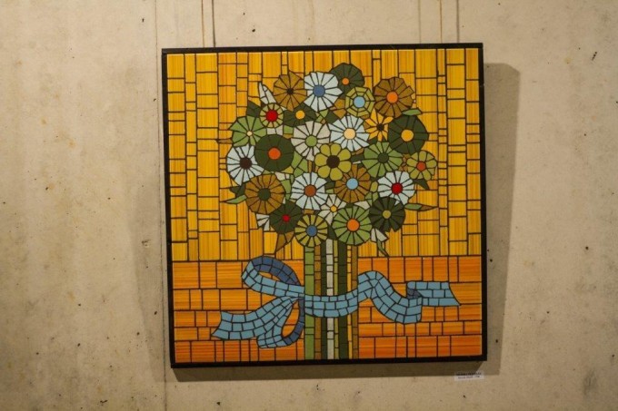 MODRA PENTLJA - Mozaik 60cmx60cm - Keramične ploščice na leseni podlagi - 