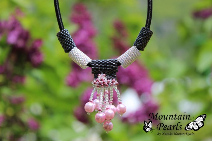 Ogrlica iz perlic, roza, antracitna - Ogrlica iz perlic, roza, antracitna