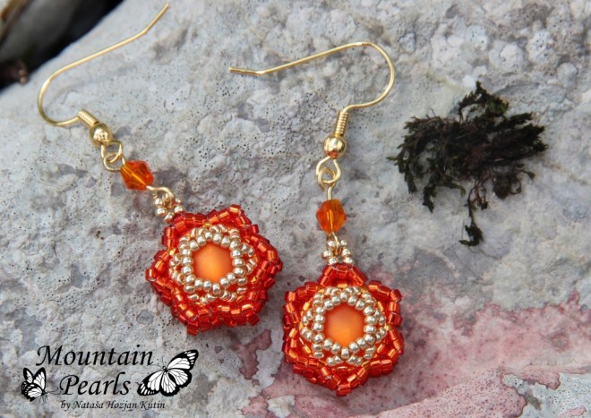 Šivani uhani iz perlic v oranžni barvi - Šivani uhani iz perlic v oranžni barvi