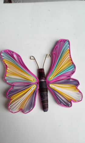 Pisan metulj - Pisan metulj narejen v husking tehniki quillinga
