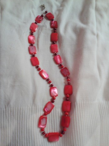 Ogrlica - Ogrlica v rdeči barvi