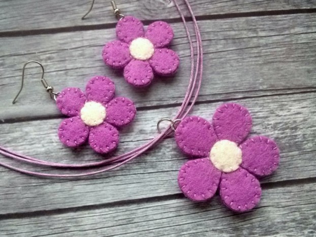 Komplet uhanov in verižice - barva lila vijolična - 