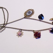 vintage ogrlica z veliko obeski
