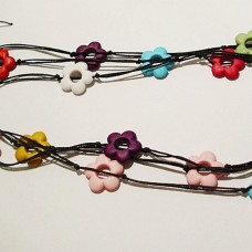 vozlana ogrlica iz pisanih cvetic