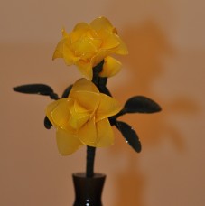 Rumena vrtnica iz najlona