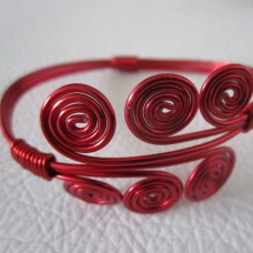 zapestnica iz rdeće žice