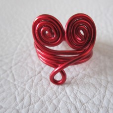 prstan srček iz rdeče žice