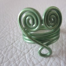 prstan srček iz zelene žice