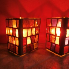 Stekleni mozaiki: oglate posodice za čajne svečke različnih barv