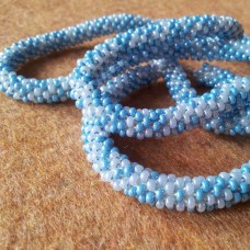 Kvačkan komplet - verižica in zapestnica iz perlic