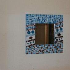 Mozaik: Ogledalo z okrasnimi kamenčki