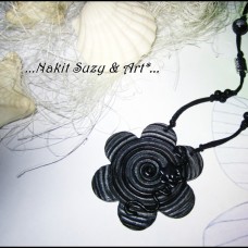 Ogrlica v prelivajoči črno-srebrni barvi - rožica*