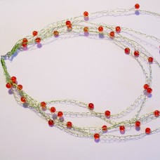 kvačkana oglica iz žice in drobnih perlic