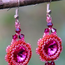 Viseči uhani s kristali Swarovski v rdeče roza barvah
