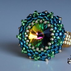 Prstan iz perlic s Swarovski kristalom v zeleno modrih odtenkih
