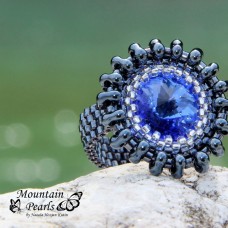 Šivan prstan iz perlic s kristalom Swarovski v modri barvi