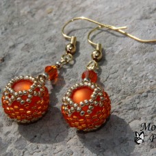 Šivani uhani iz perlic v oranžni barvi