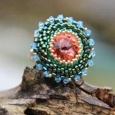 Šivani prstan iz perlic s kristali Swarovski v oranžnih,modrih in zelenih odtenkih