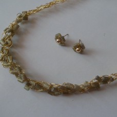 Unikatna kvačkana ogrlica v kompletu z uhani