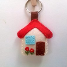 Obesek za ključe - Hiška z rdečo streho