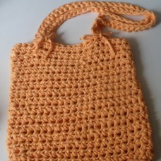 Kvačkana torbica v oranžni barvi