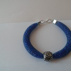 Zapestnica iz perl v modri barvi