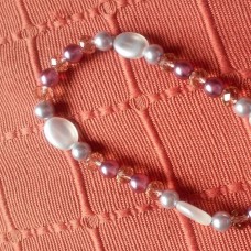 Zapestnica iz belih perlic