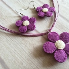 Komplet uhanov in verižice - barva lila vijolična