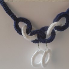 Kvačkana ogrlica in uhani - krogi v mornarskem stilu