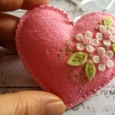 Valentinov roza srček iz filca z rožicami