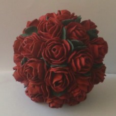 Krogla iz rdečih vrtnic reciklaža