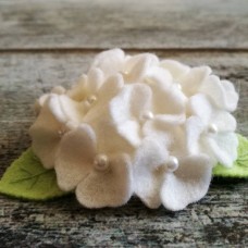 Broška roža - bel floks/hortenzija
