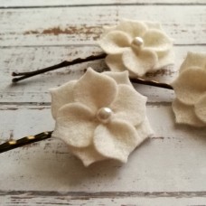 Lasnice z belimi cvetovi hortenzije